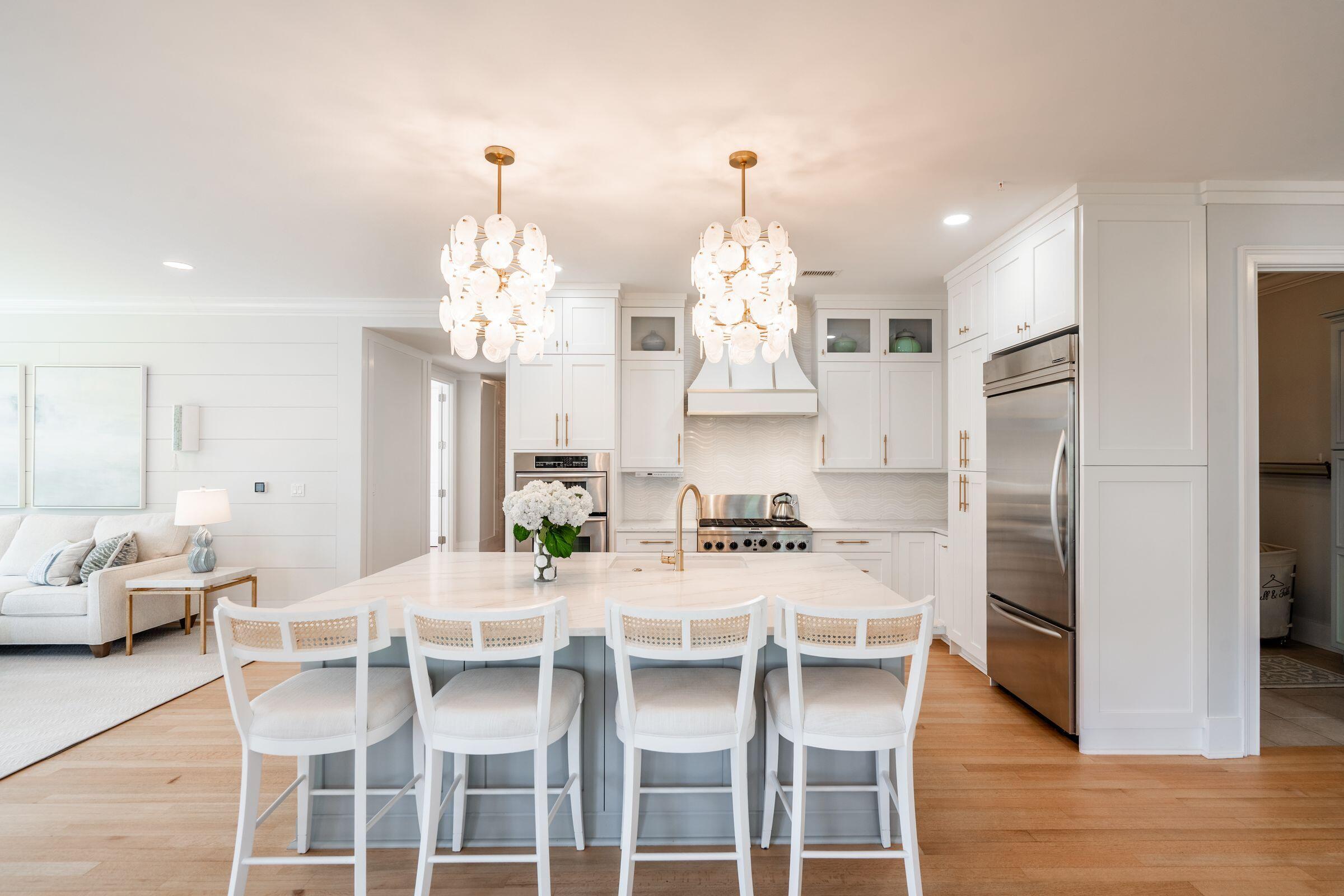 118 Fairbanks Oak Alley # 3b