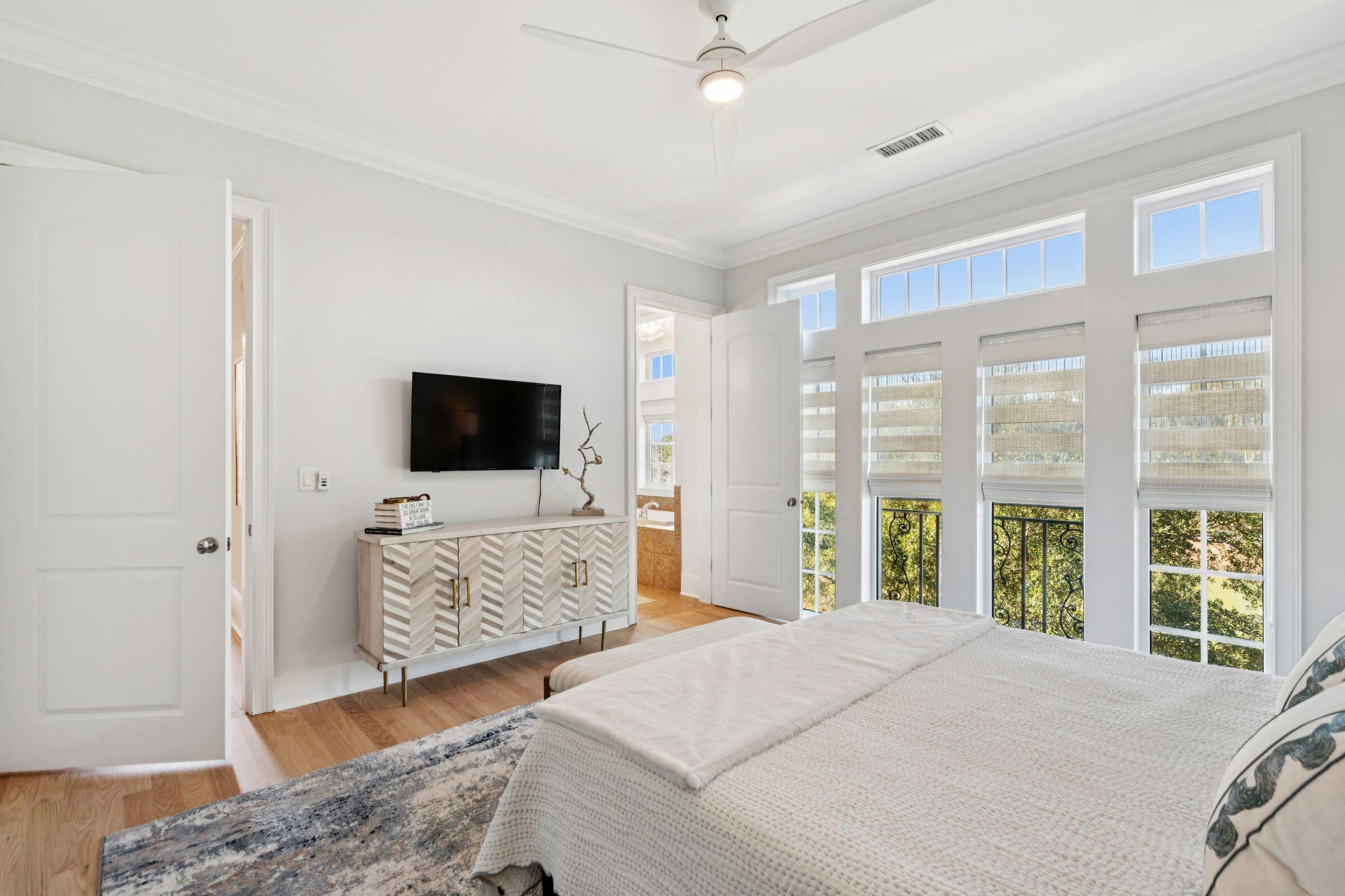 118 Fairbanks Oak Alley # 3b