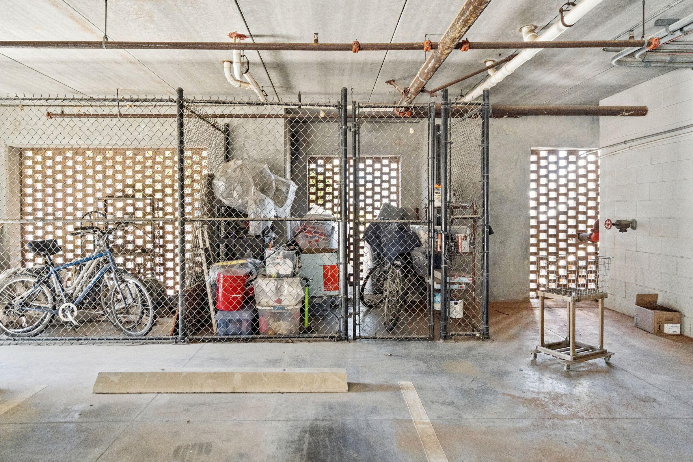 118 Fairbanks Oak Alley # 3b