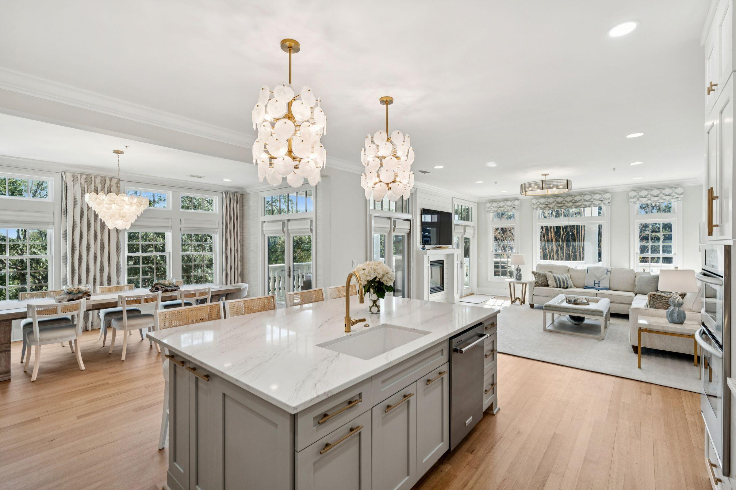 118 Fairbanks Oak Alley # 3b