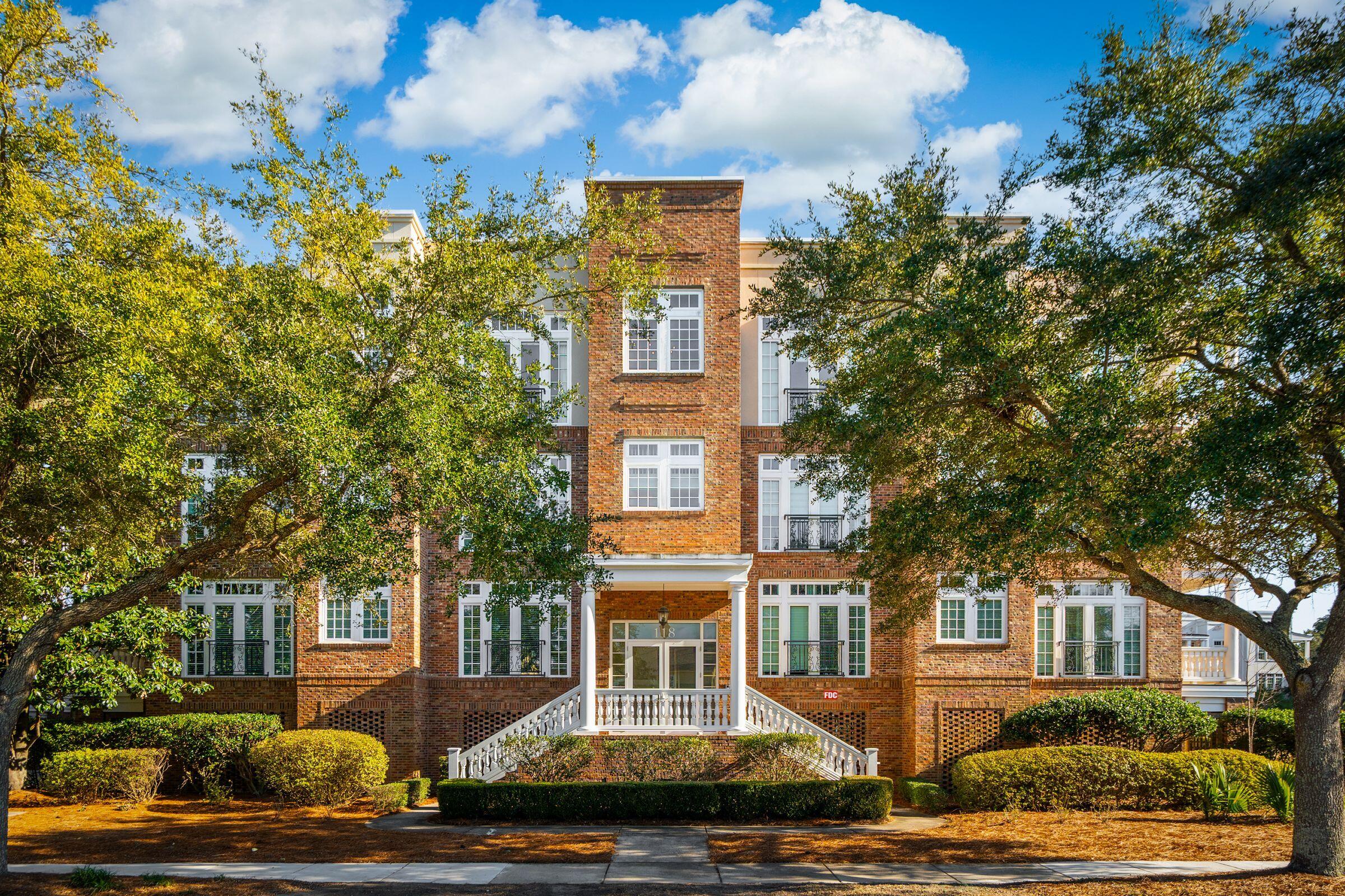 118 Fairbanks Oak Alley # 3b