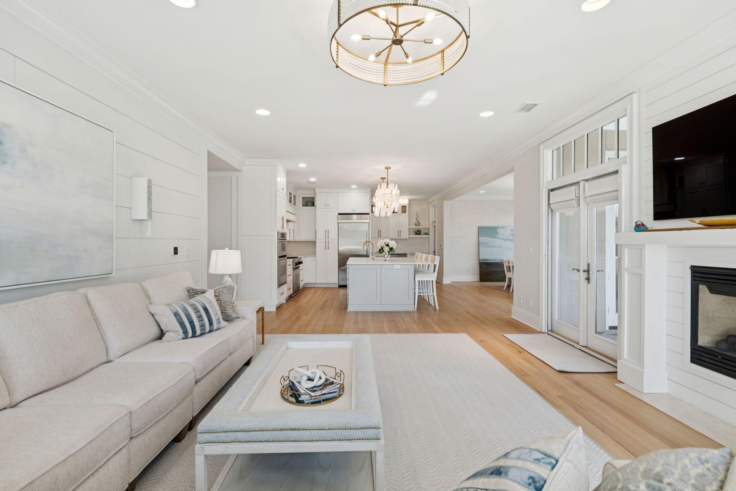 118 Fairbanks Oak Alley # 3b