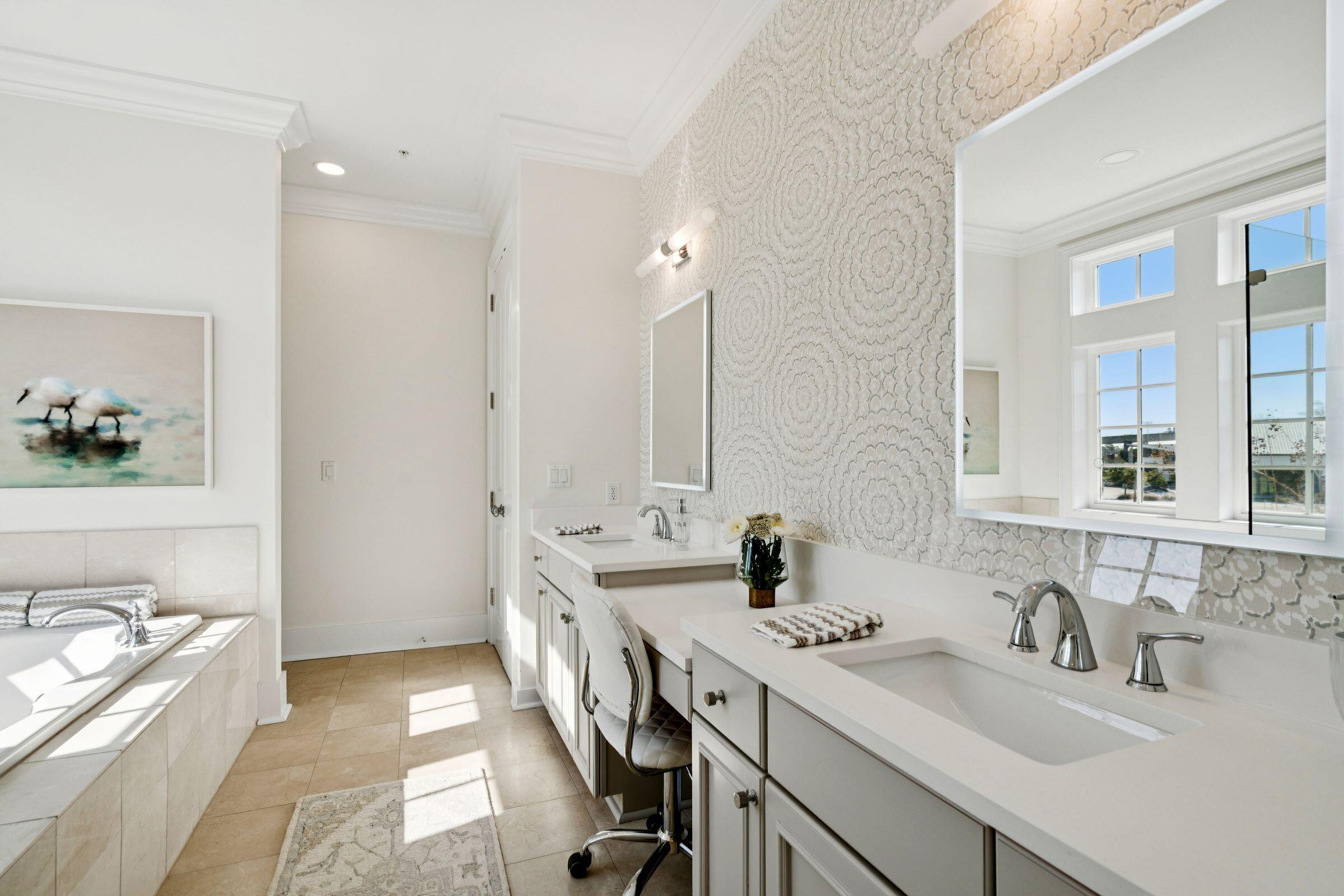 118 Fairbanks Oak Alley # 3b