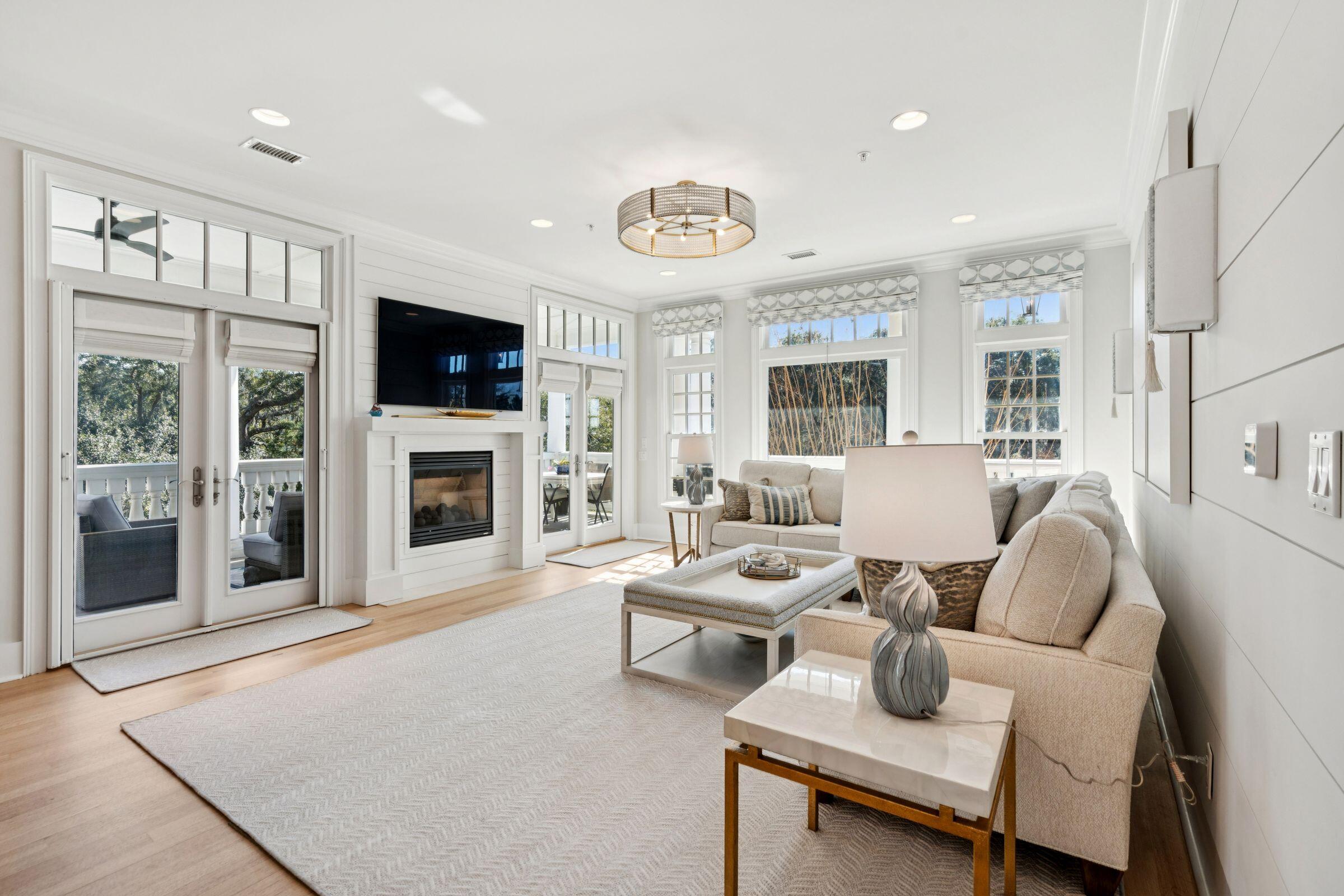 118 Fairbanks Oak Alley # 3b