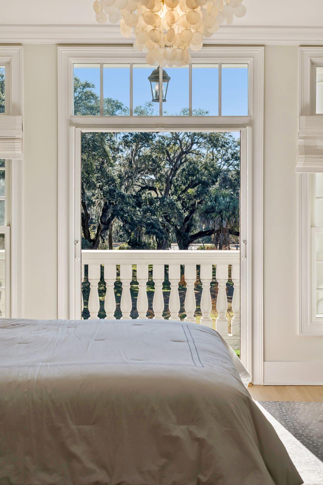 118 Fairbanks Oak Alley # 3b