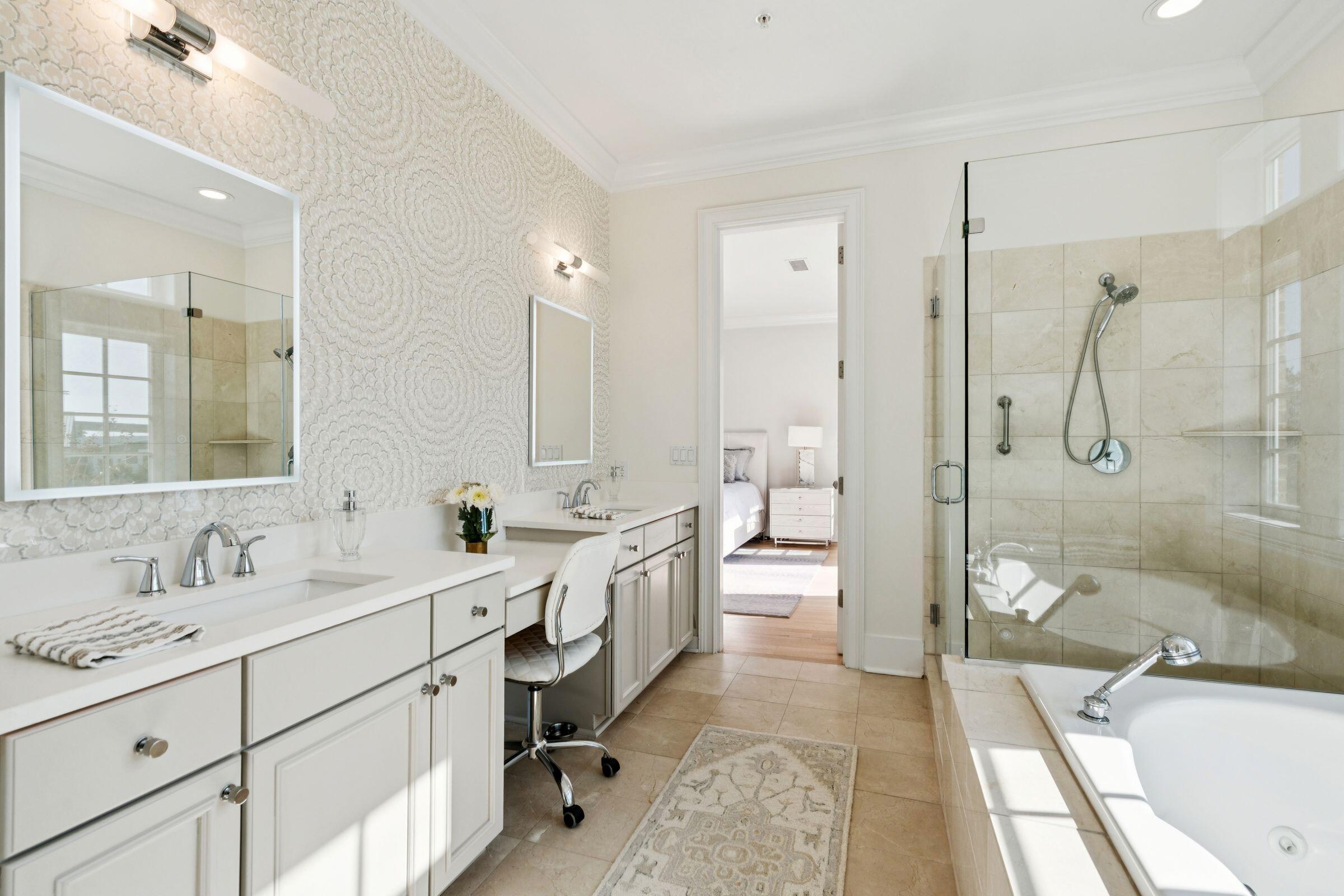 118 Fairbanks Oak Alley # 3b