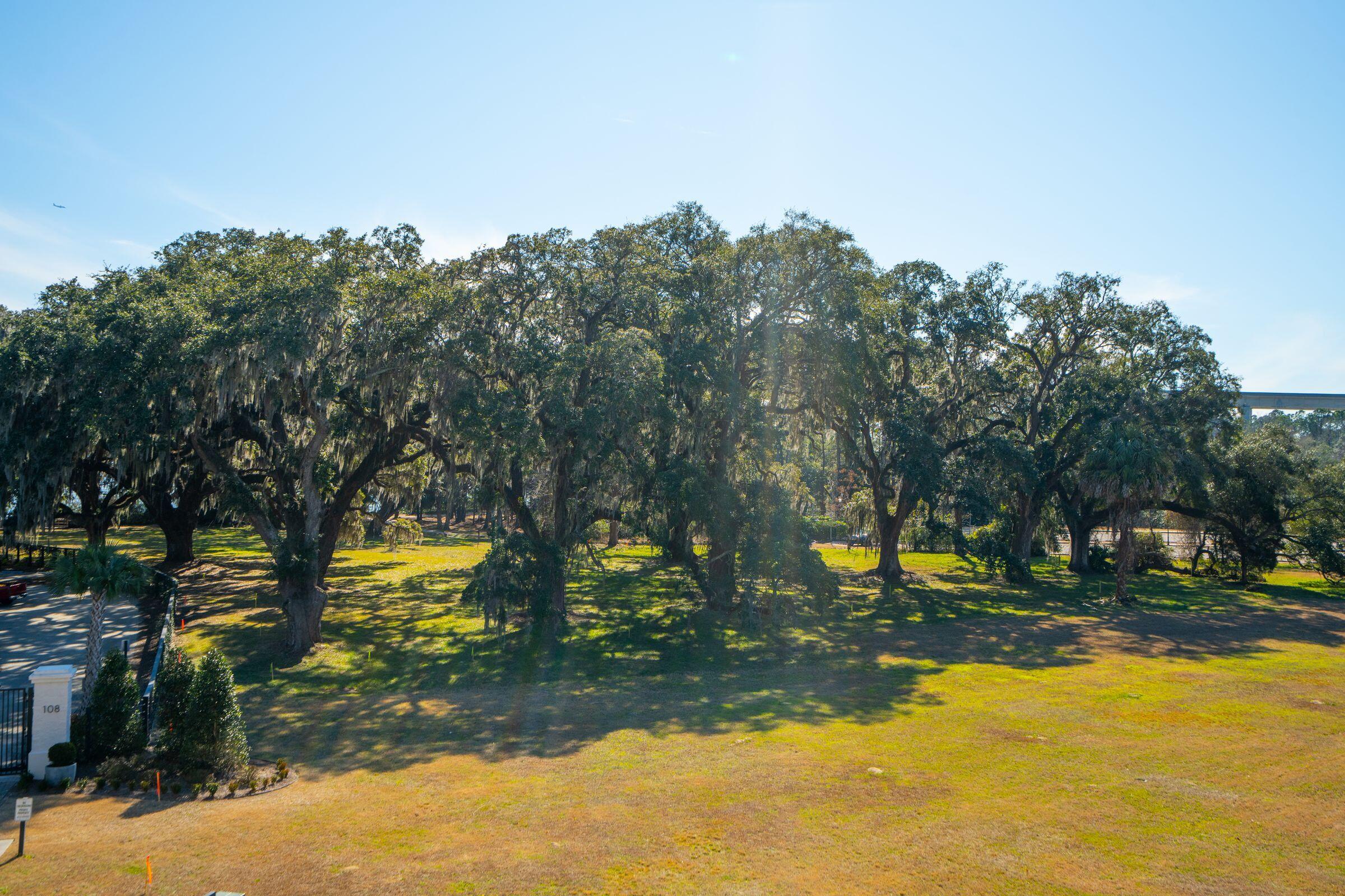 118 Fairbanks Oak Alley # 3b