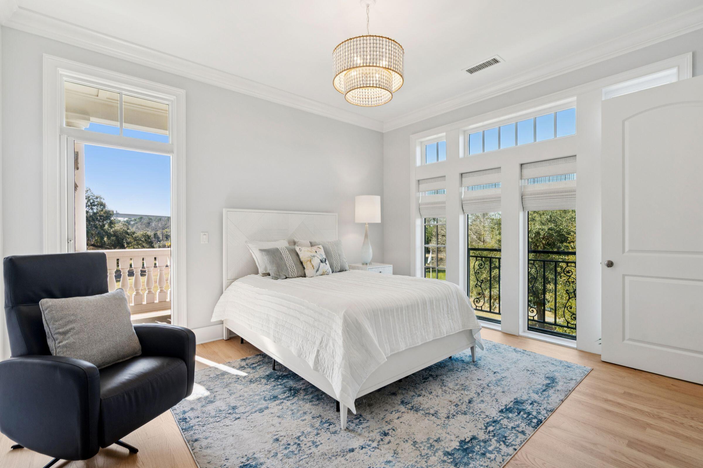 118 Fairbanks Oak Alley # 3b