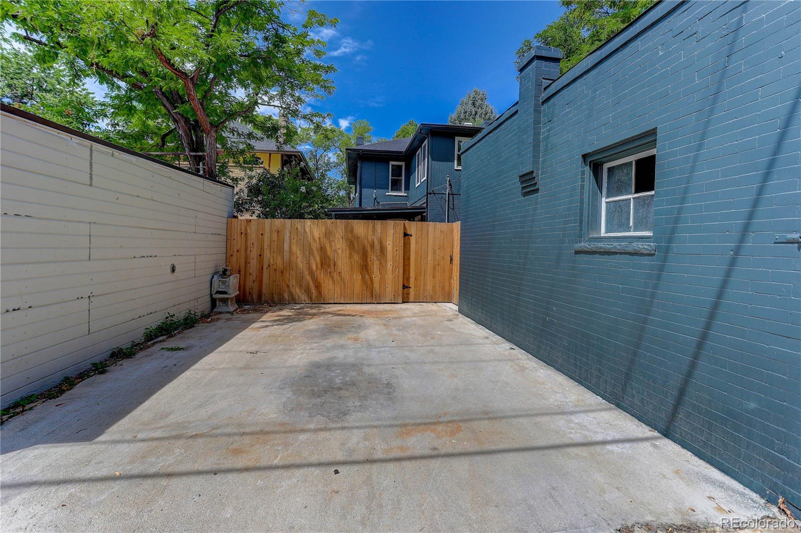 734 N Downing Street