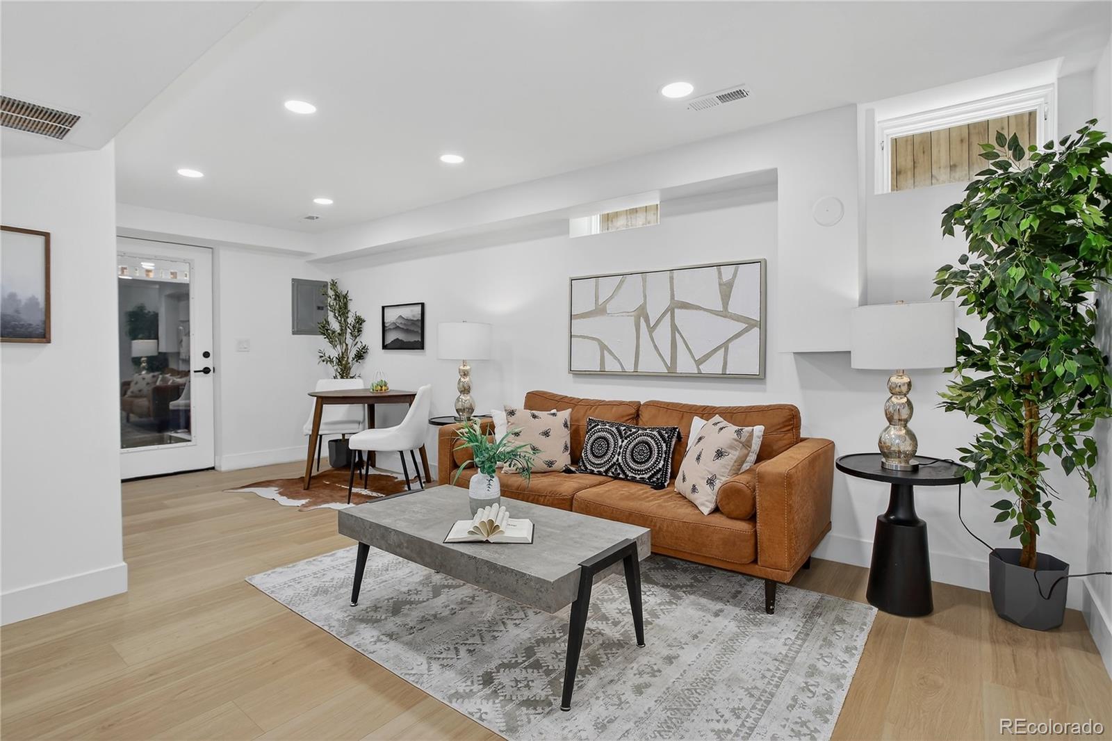 734 N Downing Street