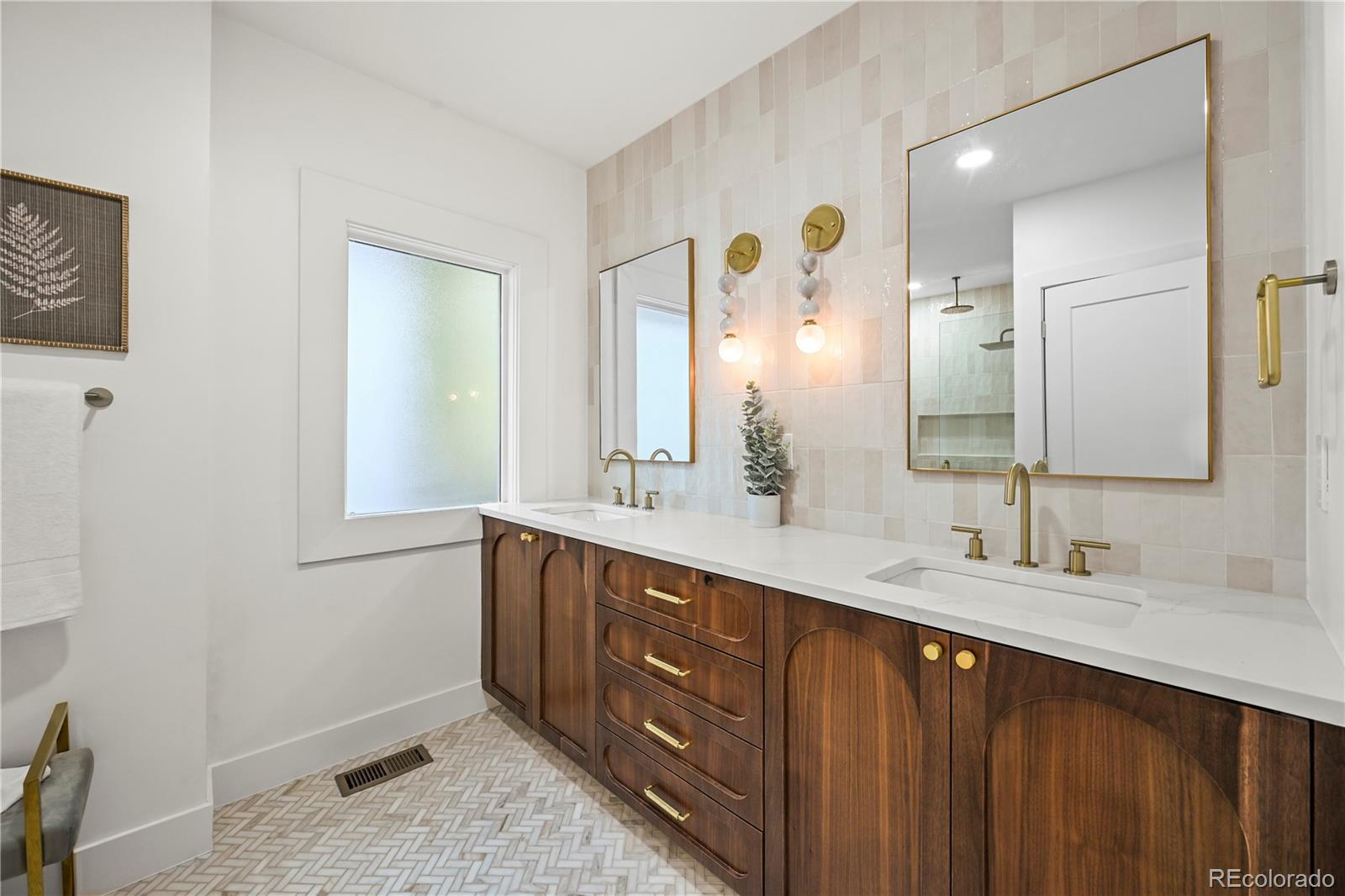 734 N Downing Street