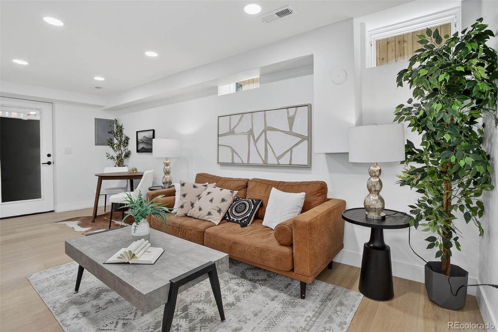 734 N Downing Street