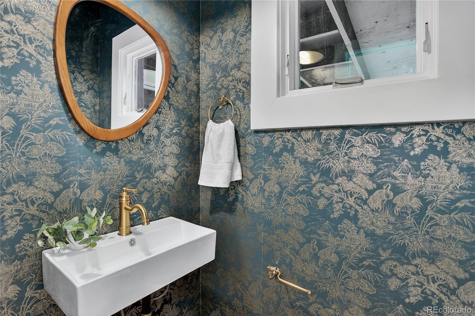 734 N Downing Street