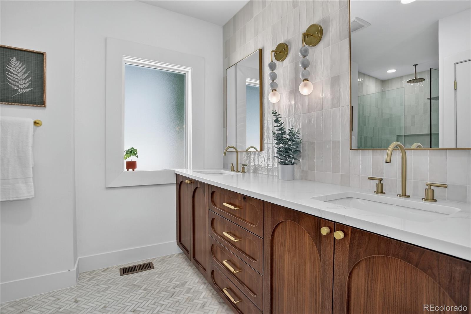 734 N Downing Street