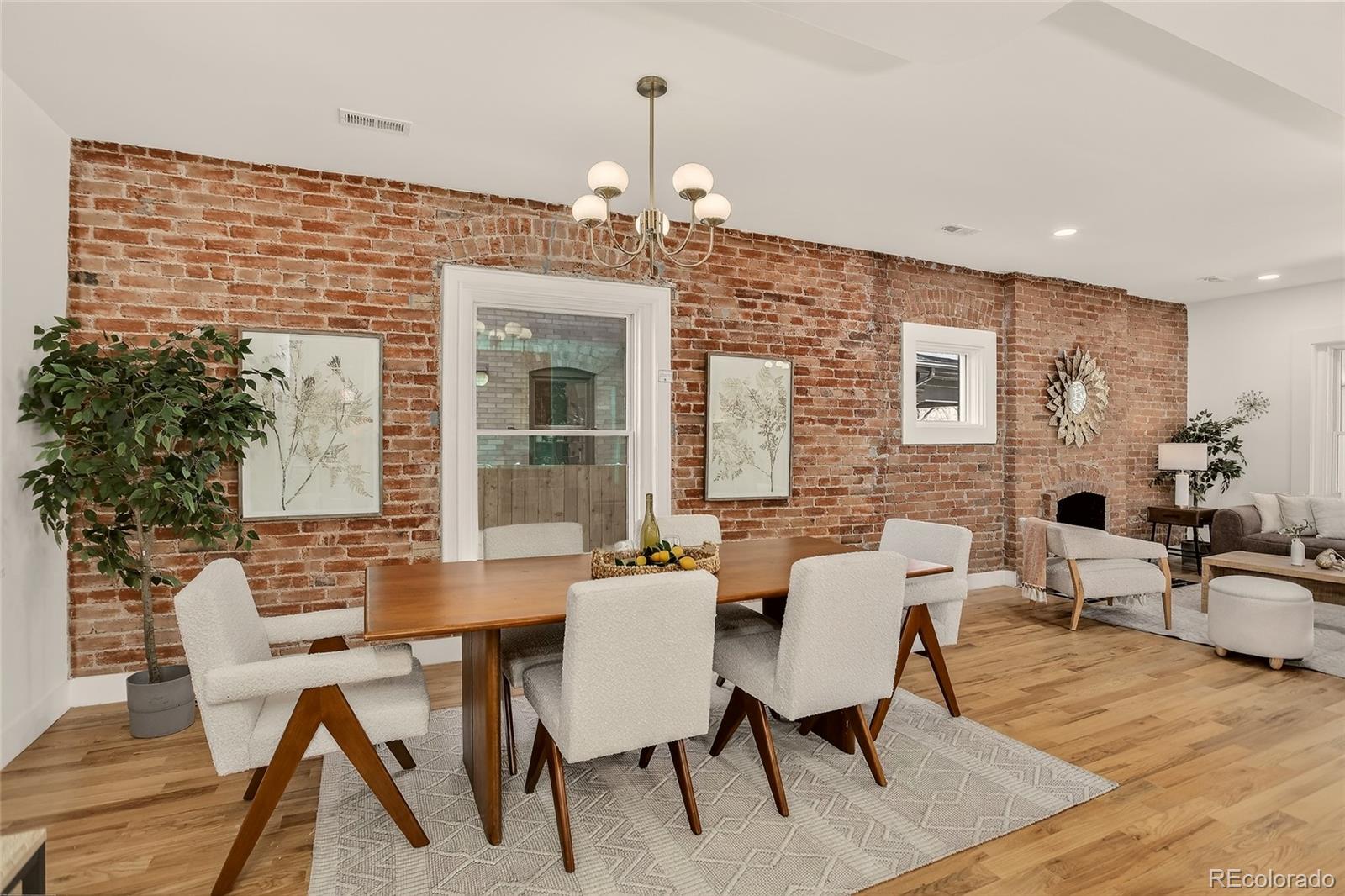 734 N Downing Street