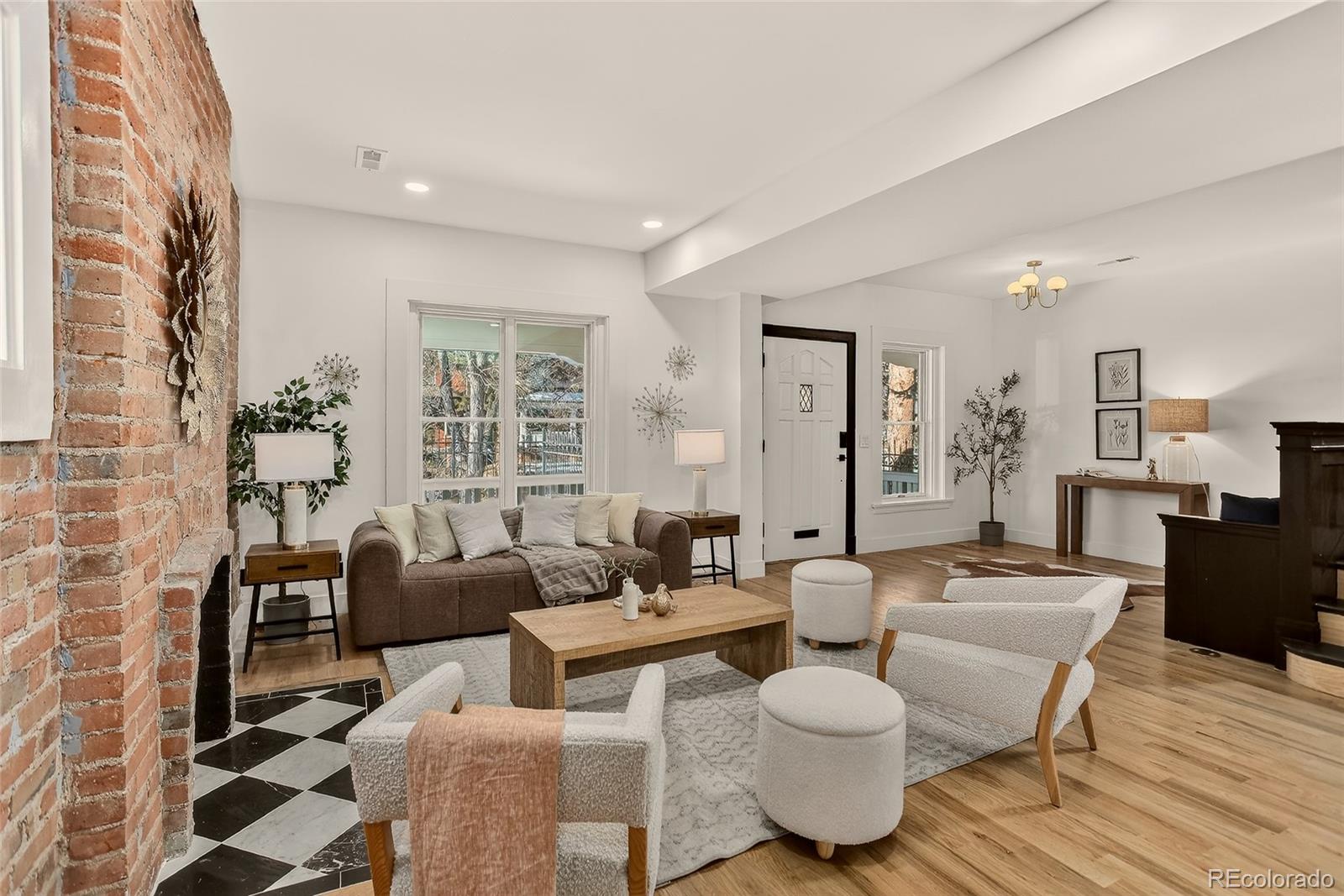 734 N Downing Street