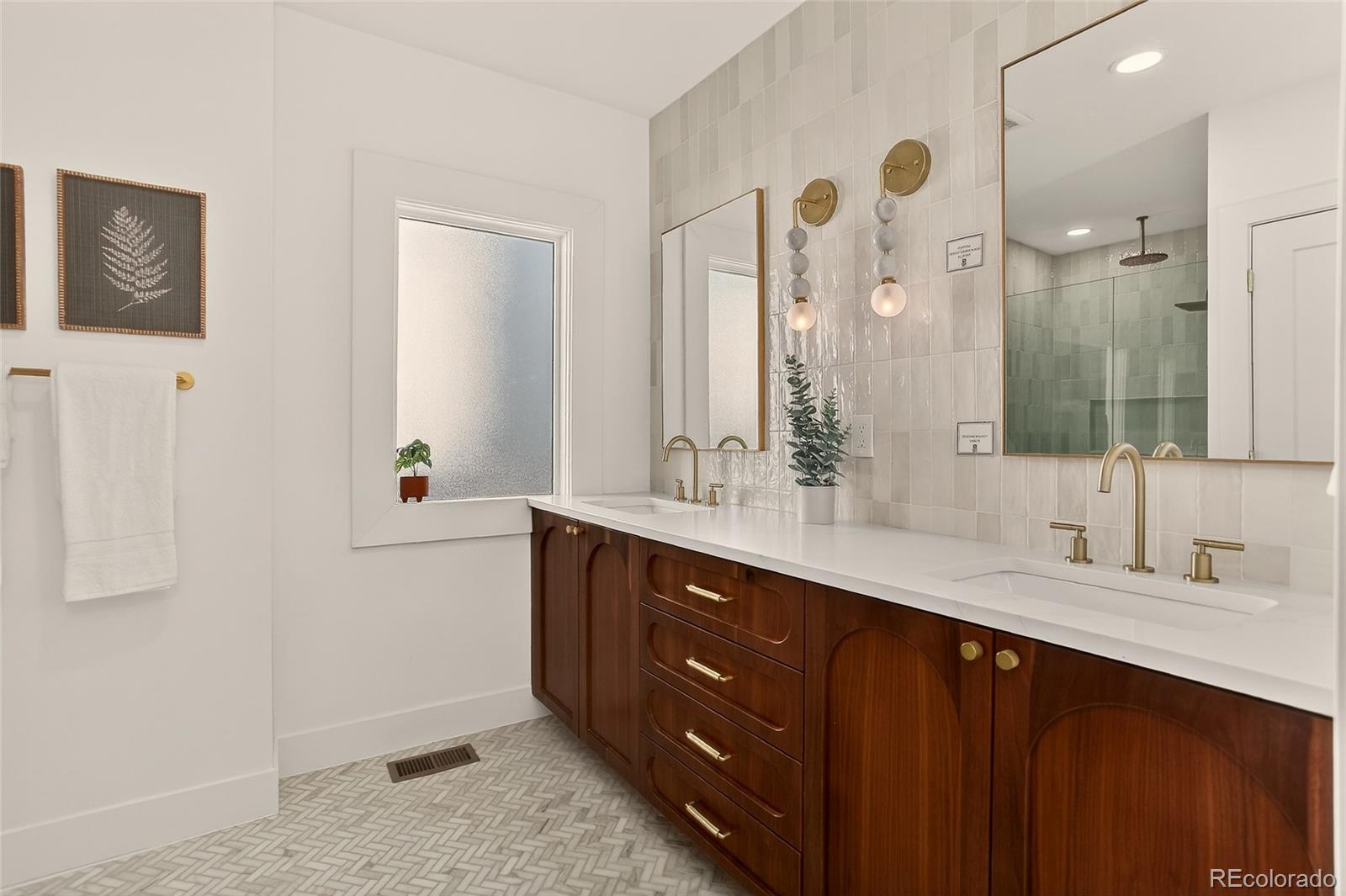 734 N Downing Street