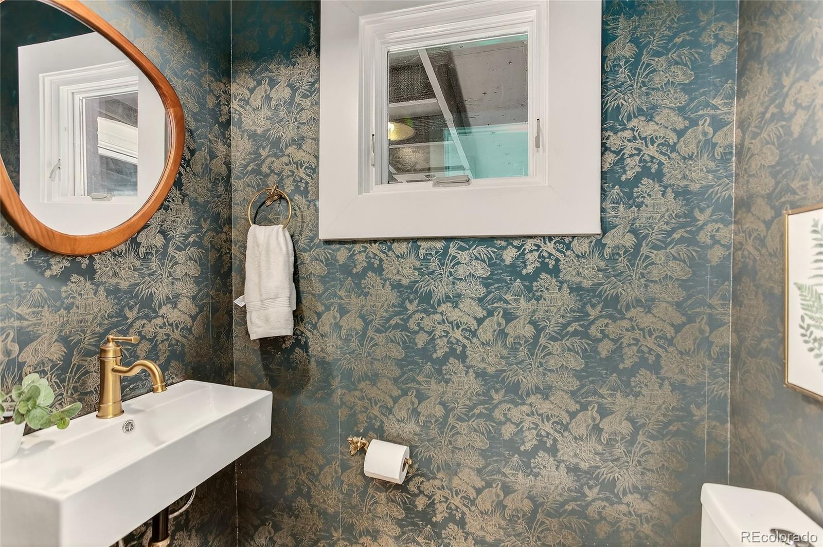 734 N Downing Street