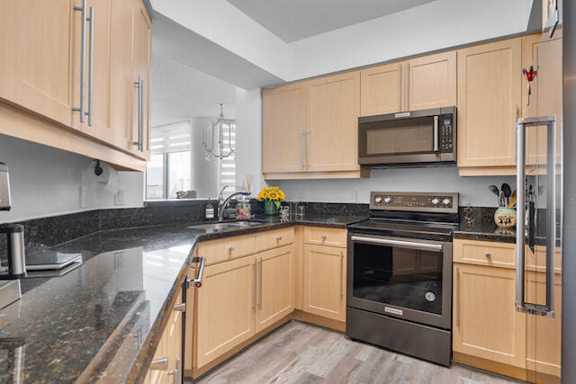 111 SE 8th Avenue 705