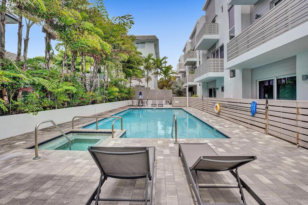 1347 N Ocean Boulevard