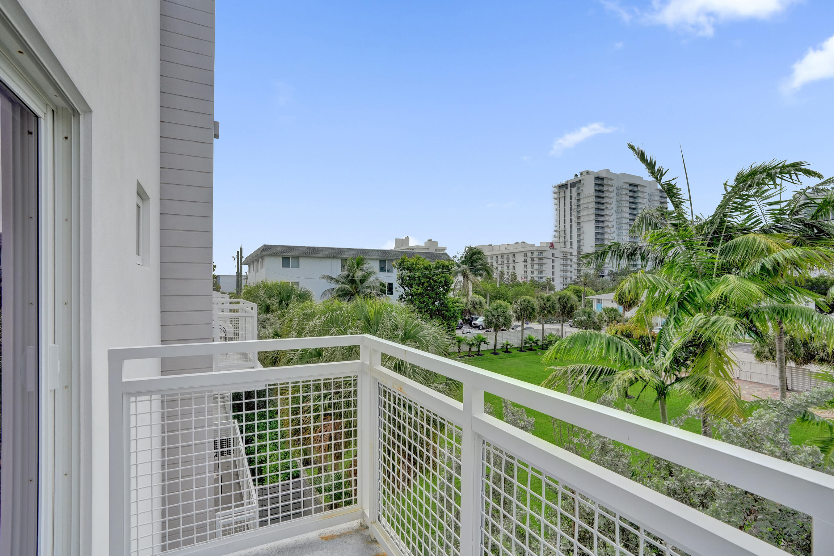 1347 N Ocean Boulevard