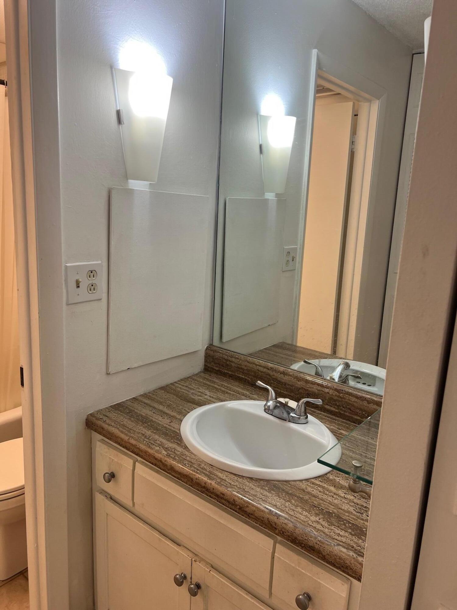 3660 Inverrary Drive 3c