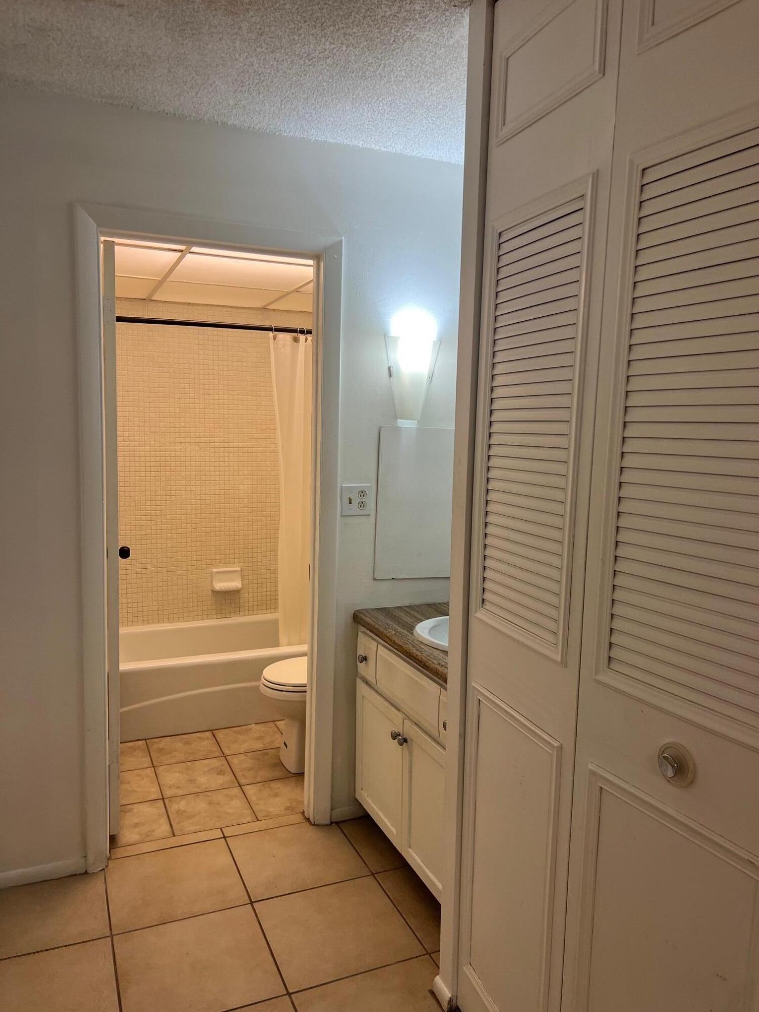 3660 Inverrary Drive 3c