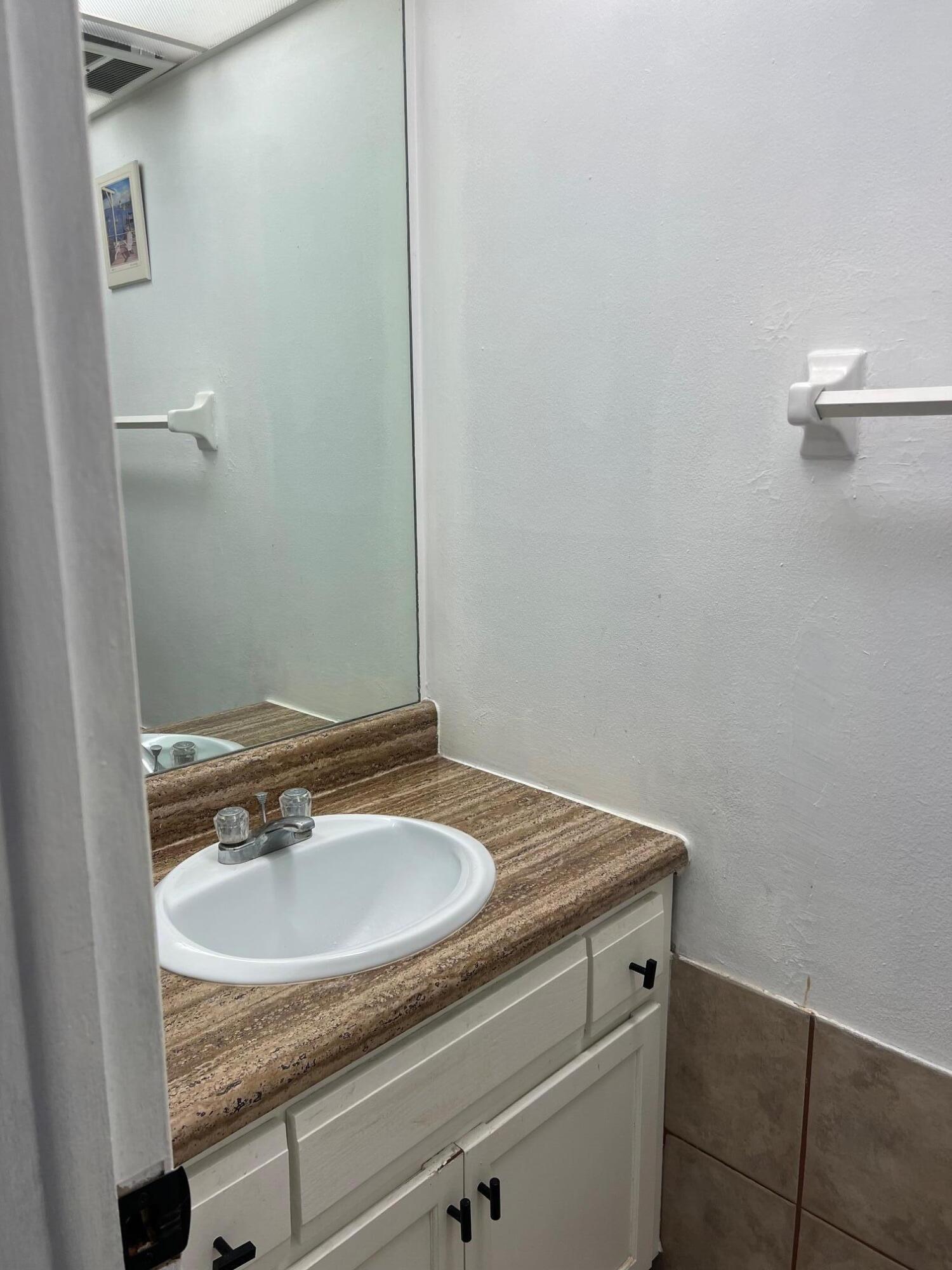 3660 Inverrary Drive 3c