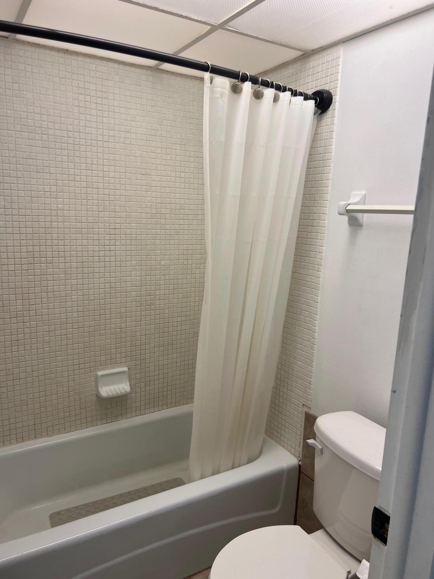 3660 Inverrary Drive 3c