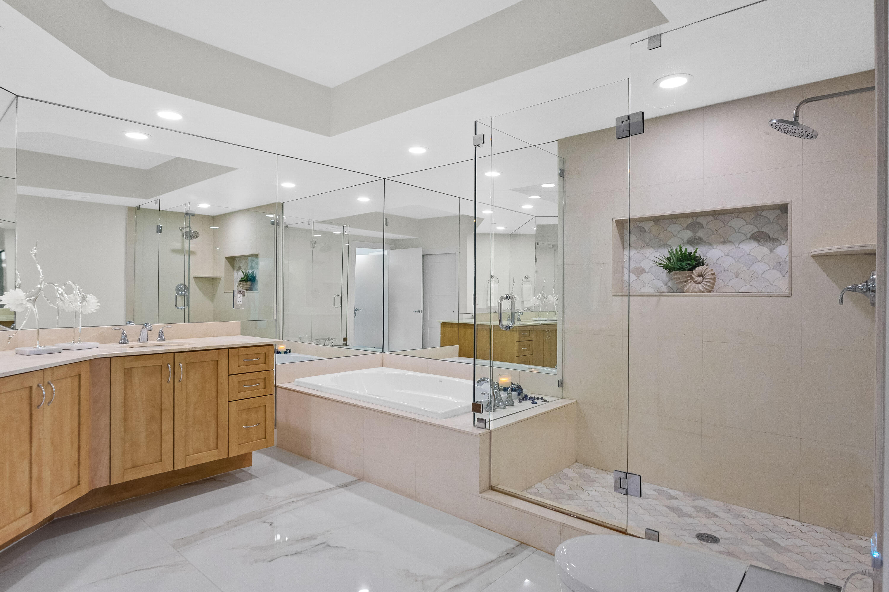 2821 N Ocean Boulevard 405s