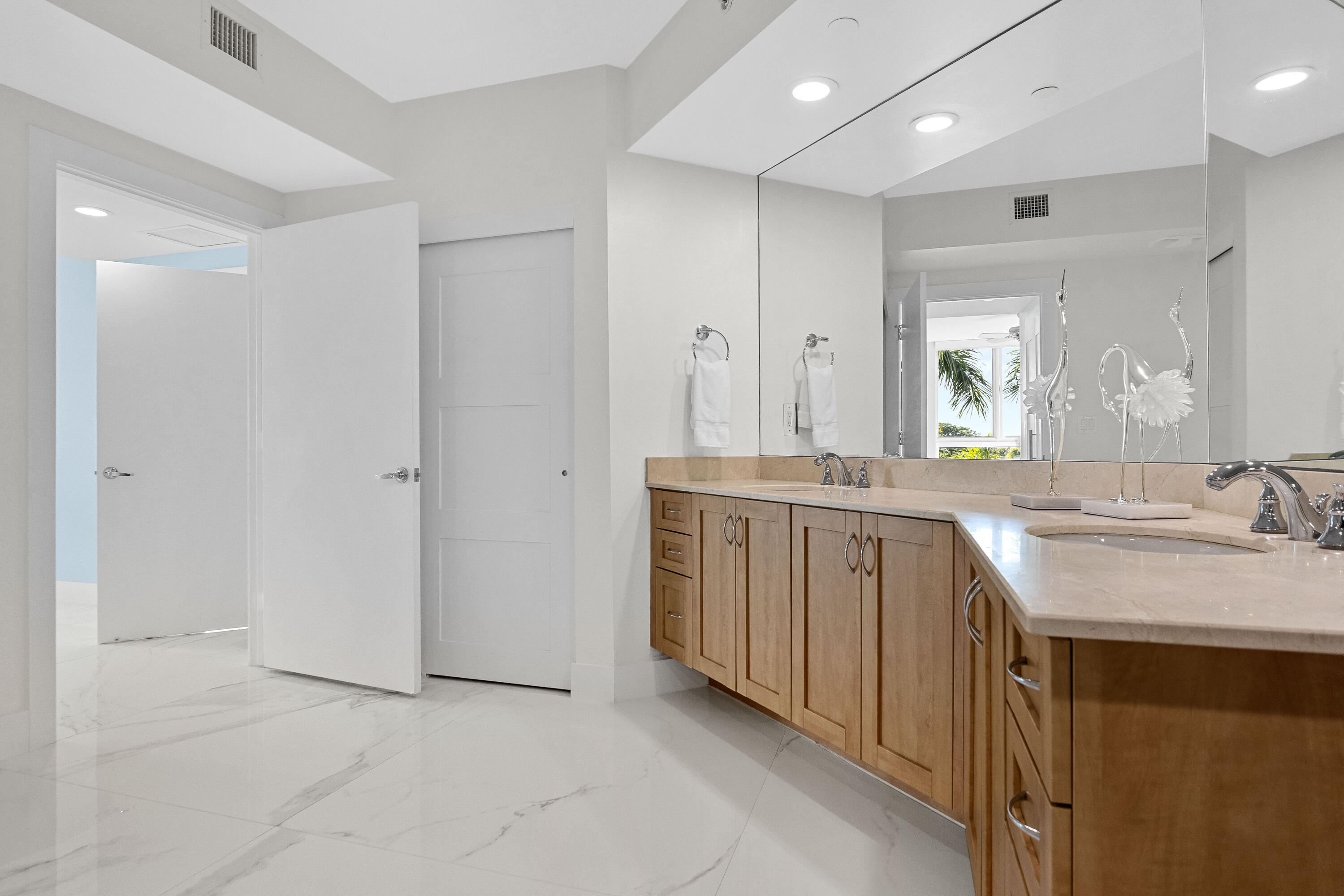 2821 N Ocean Boulevard 405s