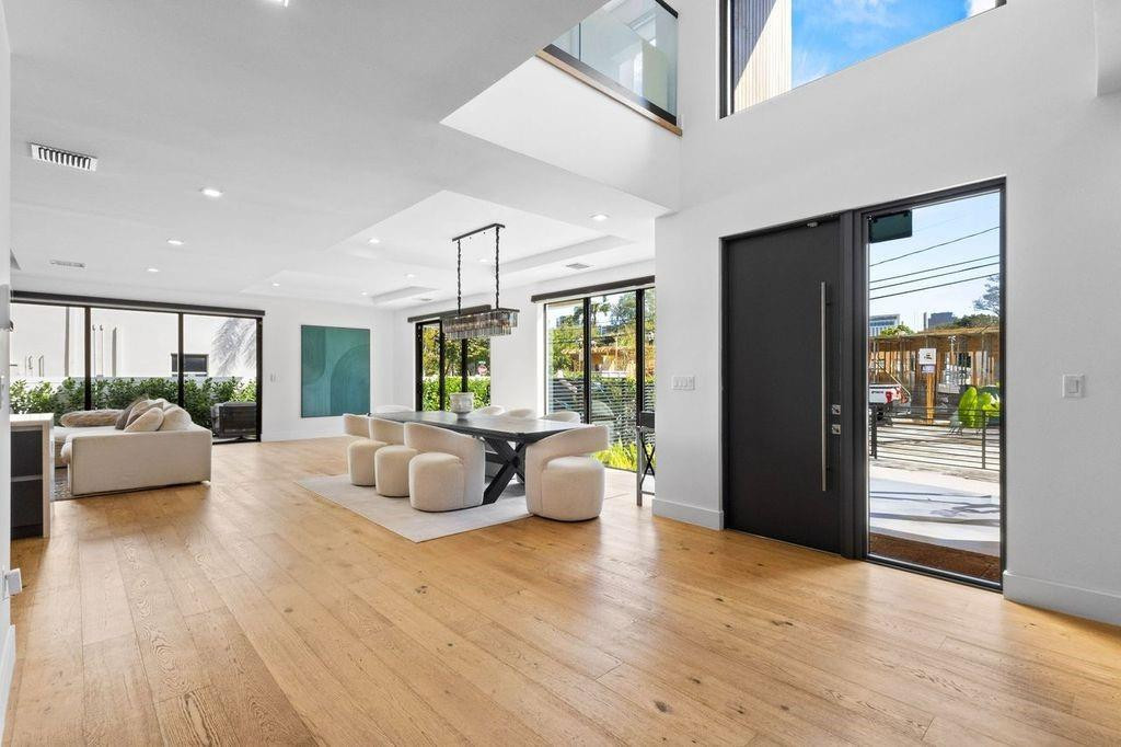 705 SW 8th Terrace