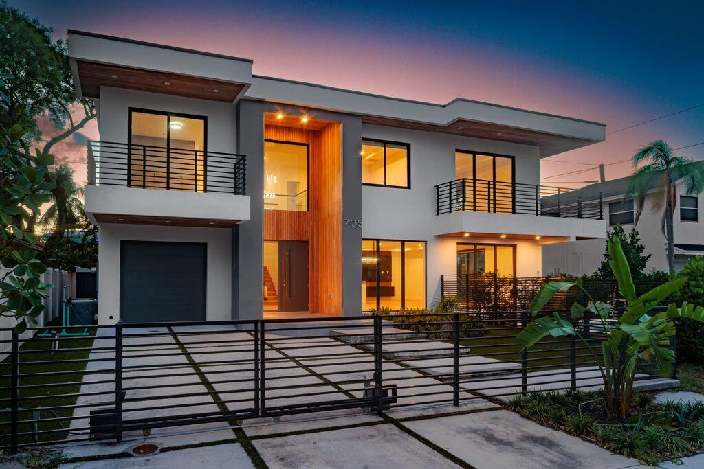 705 SW 8th Terrace