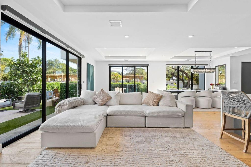 705 SW 8th Terrace