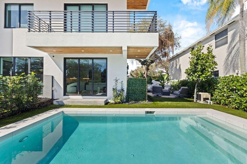 705 SW 8th Terrace