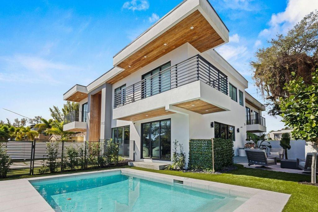705 SW 8th Terrace