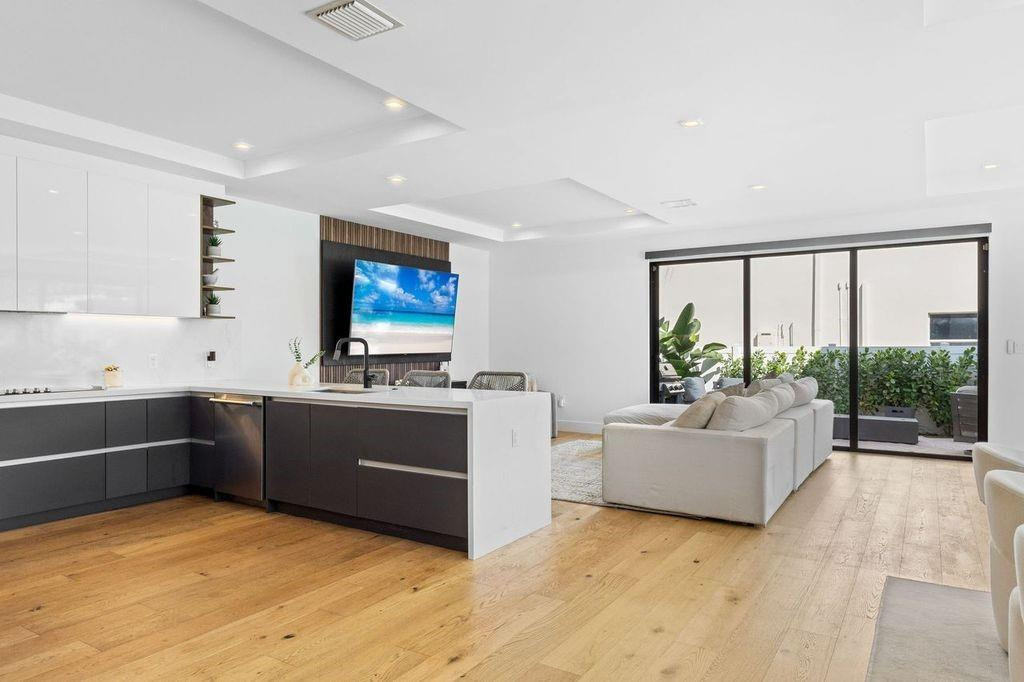 705 SW 8th Terrace
