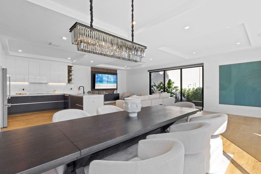 705 SW 8th Terrace