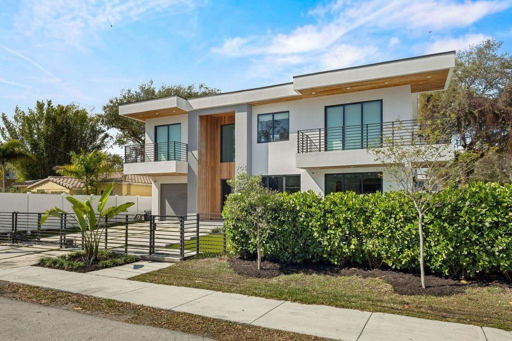 705 SW 8th Terrace