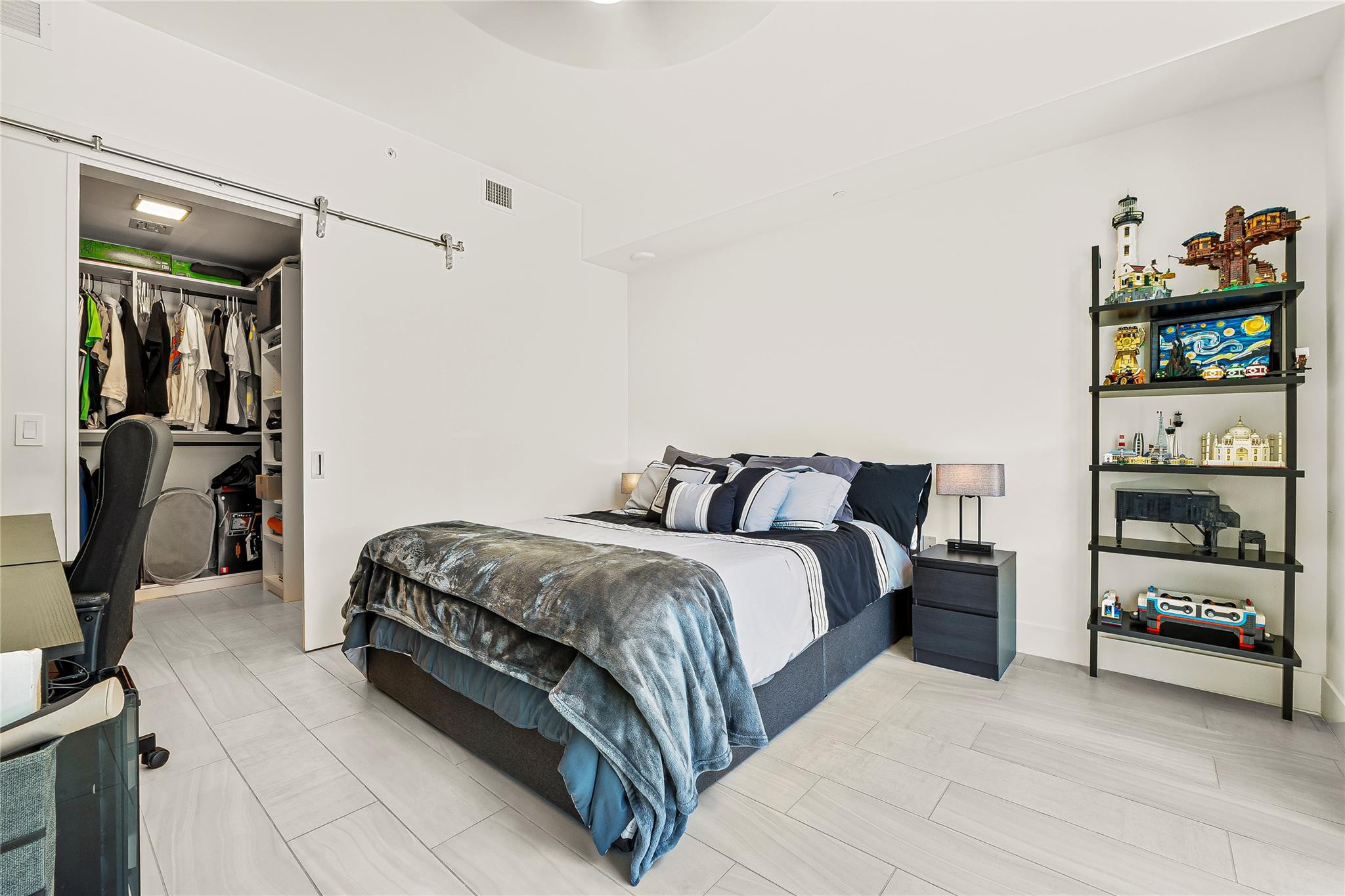 2000 METROPICA Way 216