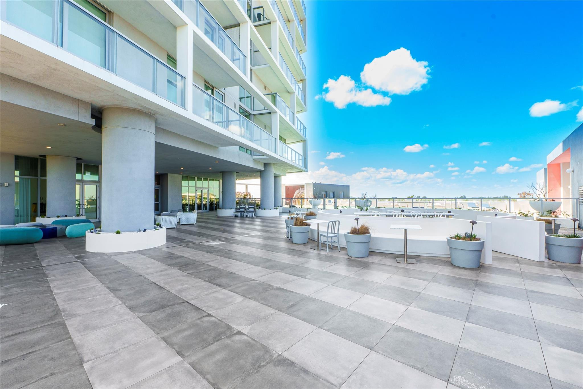 2000 METROPICA Way 216