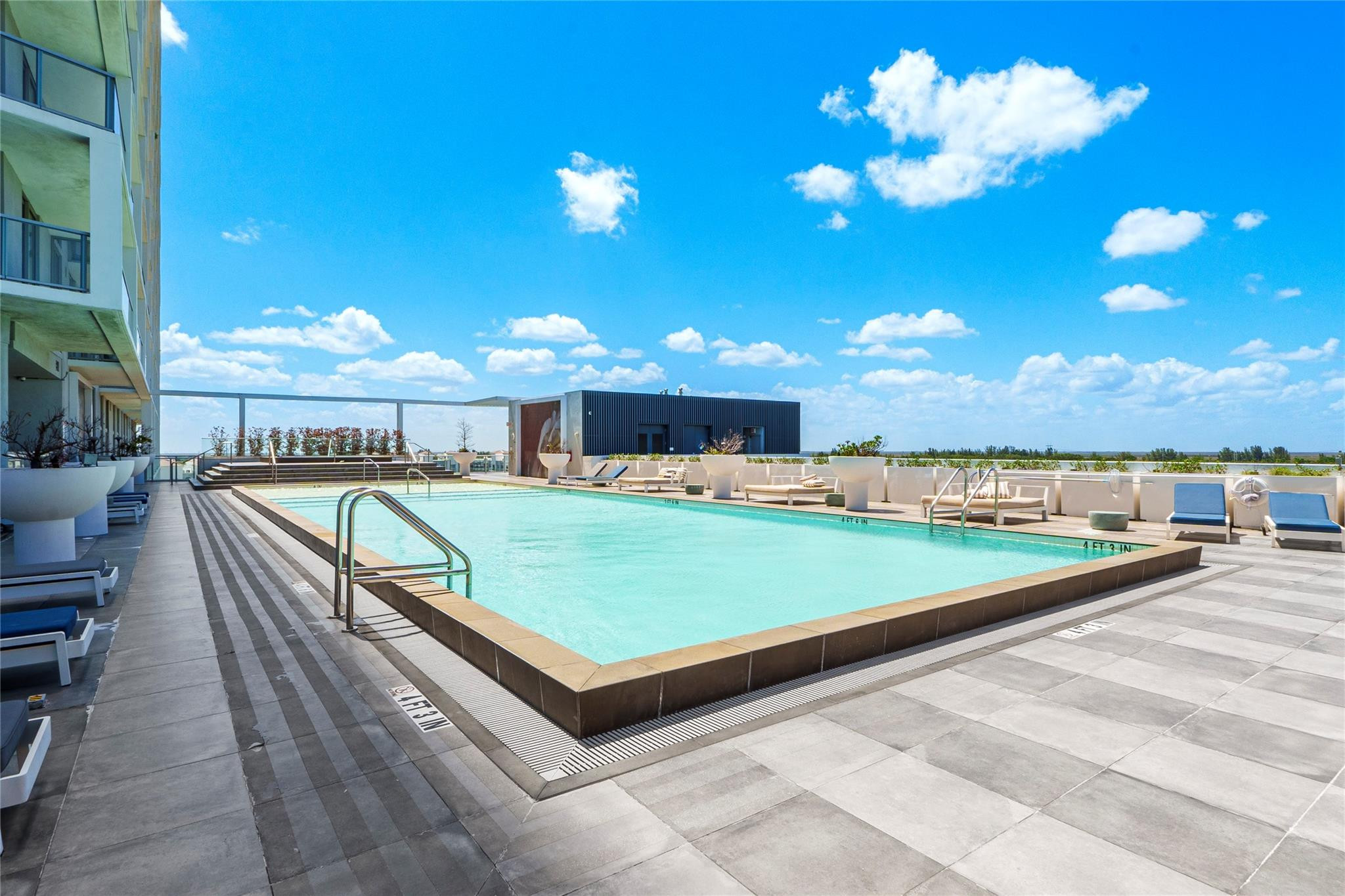 2000 METROPICA Way 216