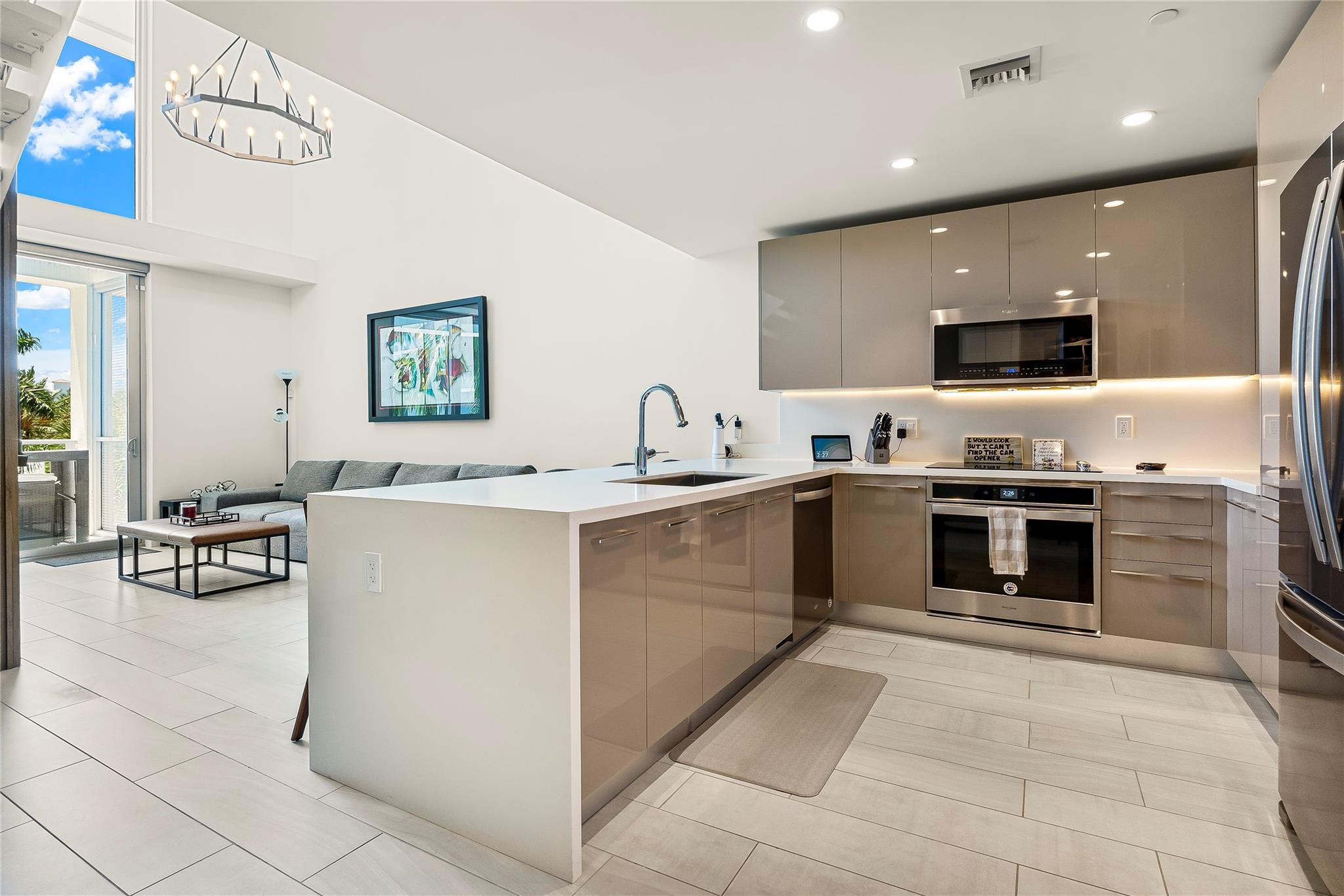 2000 METROPICA Way 216