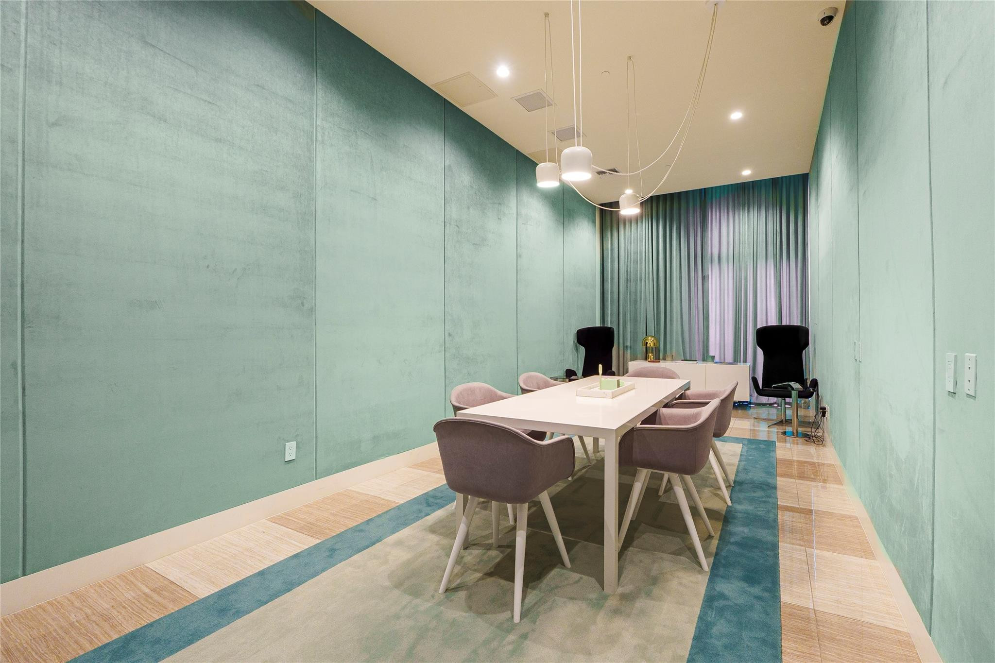2000 METROPICA Way 216
