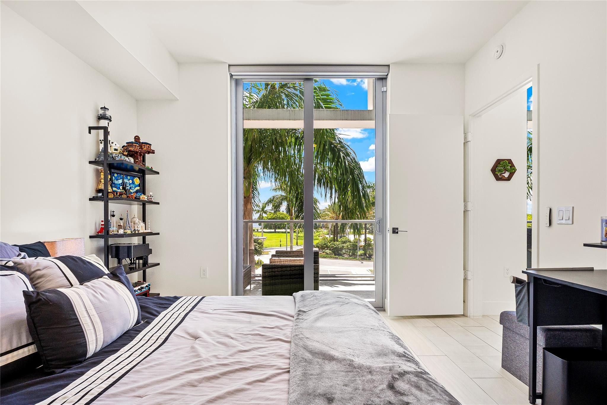 2000 METROPICA Way 216