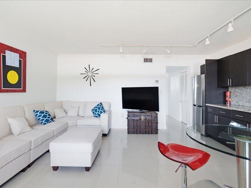 525 Meridian Avenue 305