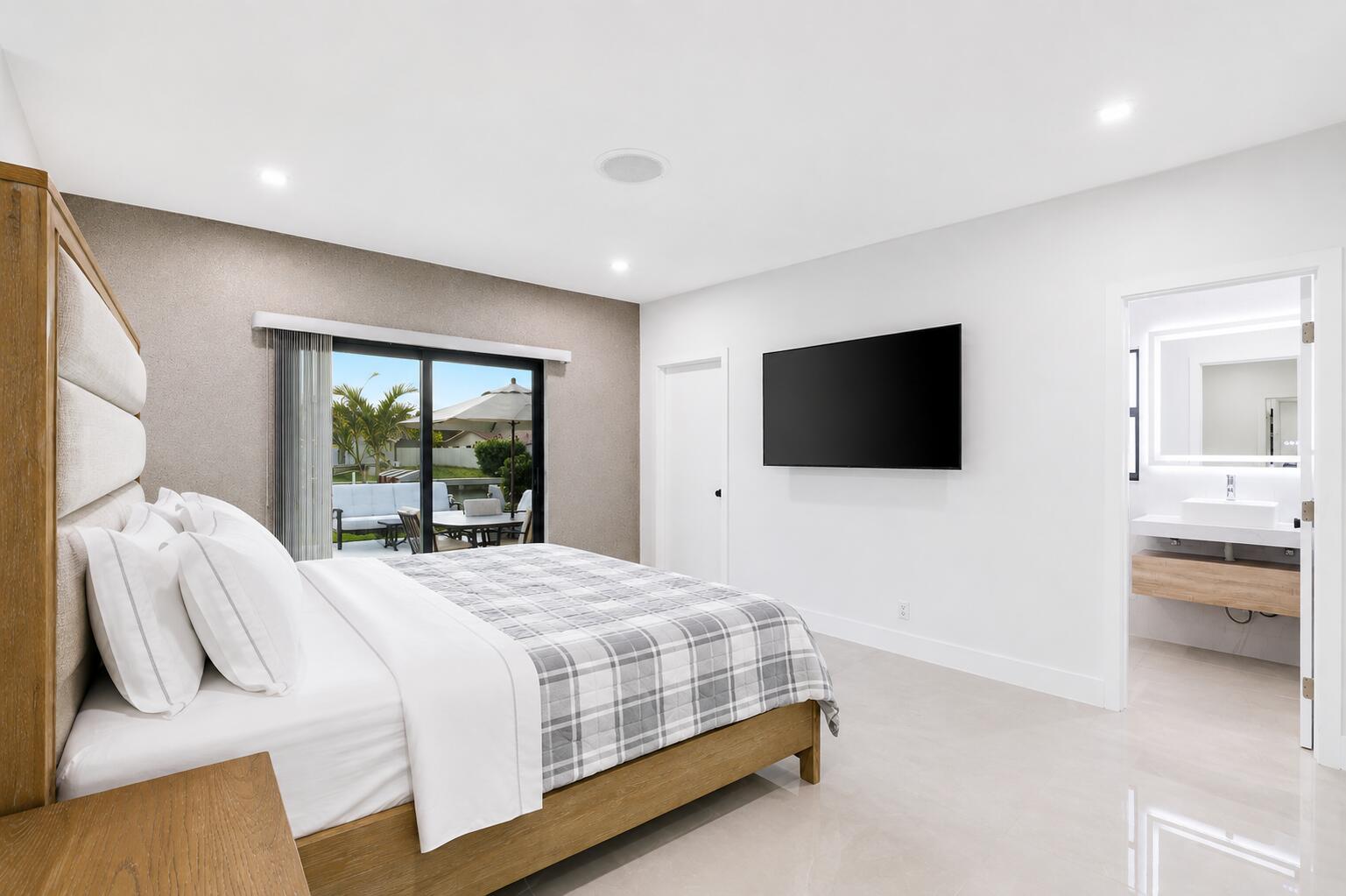 5641 Bayview Drive