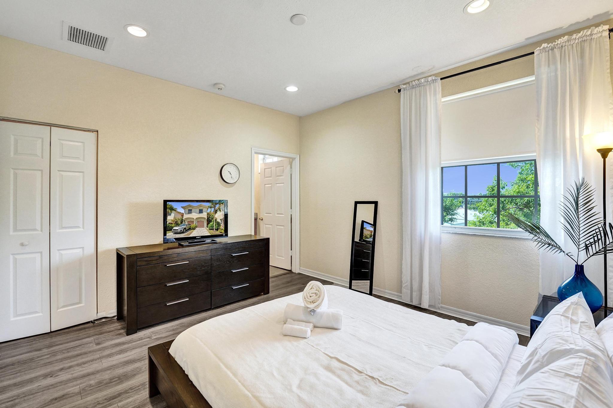 852 NW 9TH Street