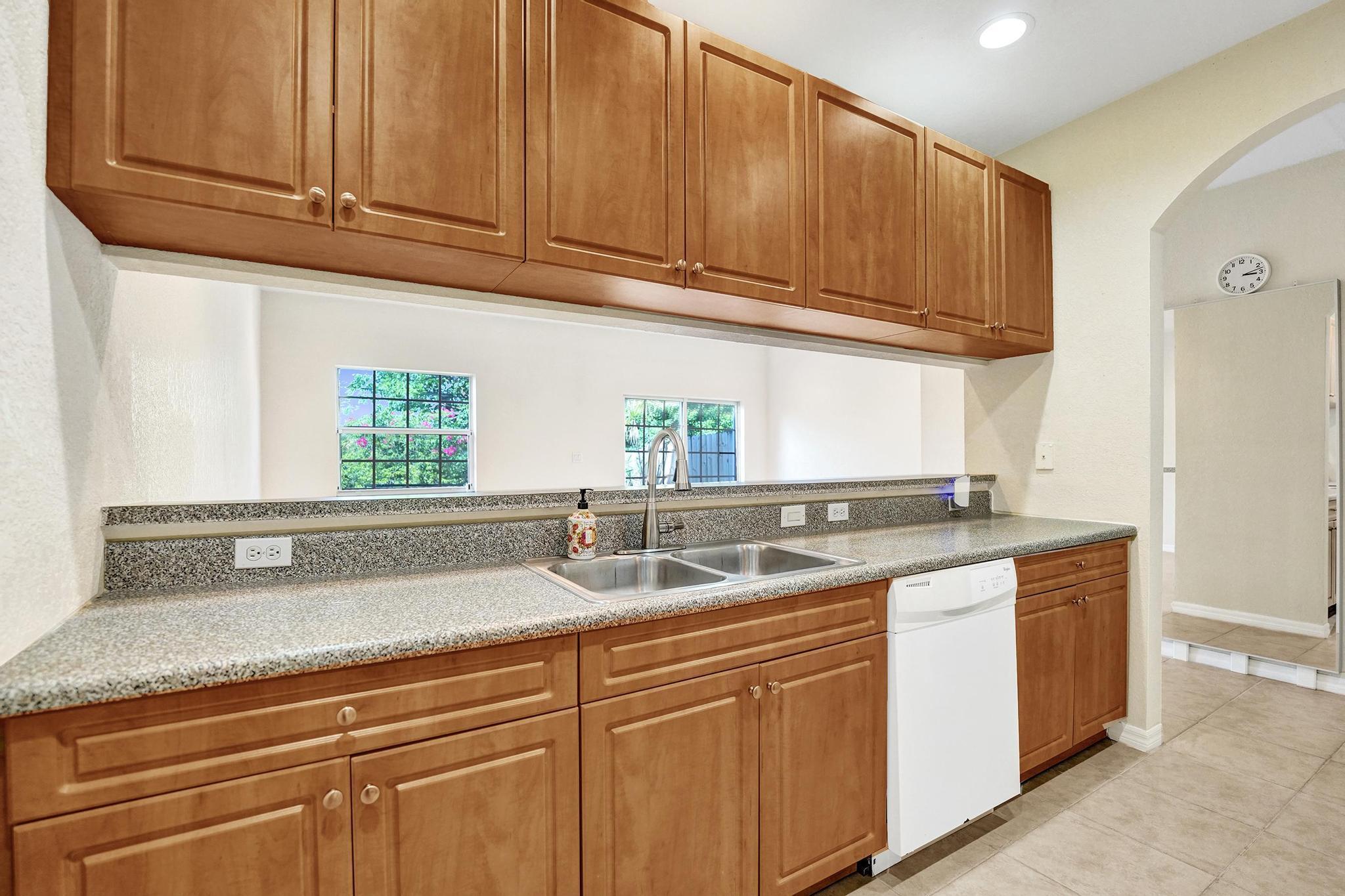 852 NW 9TH Street