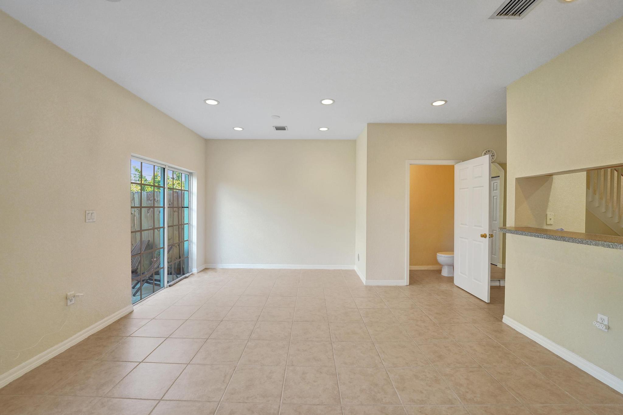 852 NW 9TH Street